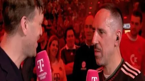 “巅峰赛季！三分命中率42.7%狂飙！湖人是否该果断交易八村垒，开启新篇章？