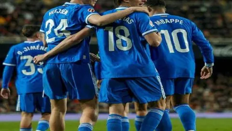 独家爆料：莱切特加盟深圳新鹏城，冬窗豪取第10签！蓉城双星携手周定洋，强强联手再掀足球风云！