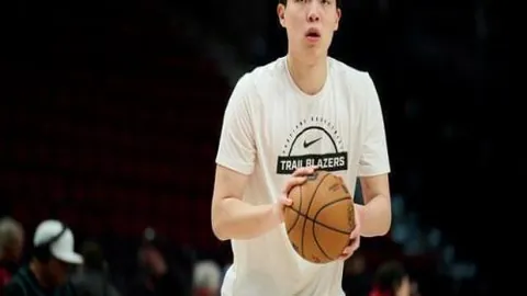 墨菲闪电破门，纽卡斯尔逆转取胜